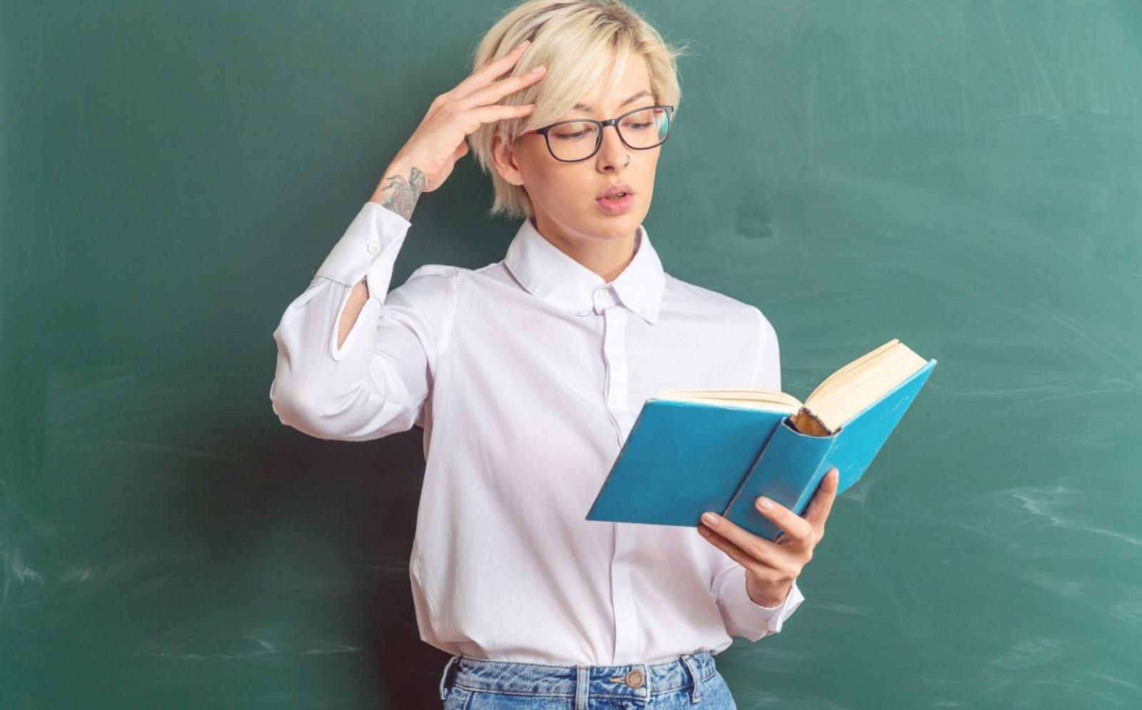 Participant aplicând concepte financiare pe laptop