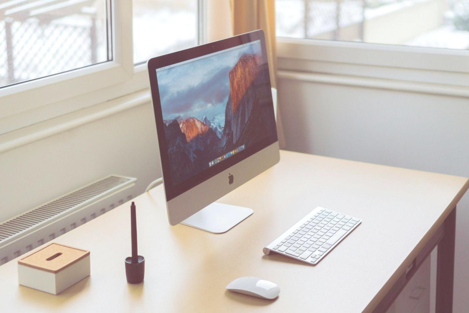 Cursanți participând la program de educație financiară